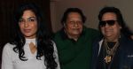 meera, kc sharma and bappi lahiri at Sanjay Sharma_s birthday bash in Mumbai on 13th March 2013.jpg